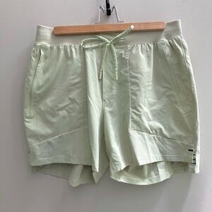 Lululemon Athletica License to Train Short 5” Women’s Size L Training Gym Shorts